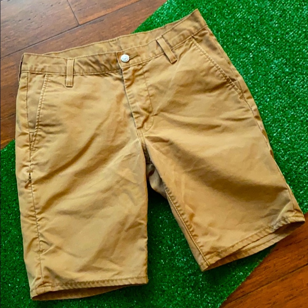 Levi’s cycling short w/ stash-pocket.